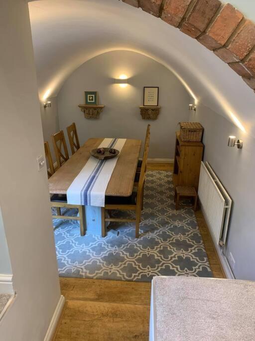 Beautiful Georgian Cottage Within A Private Walled Garden Oakham Esterno foto